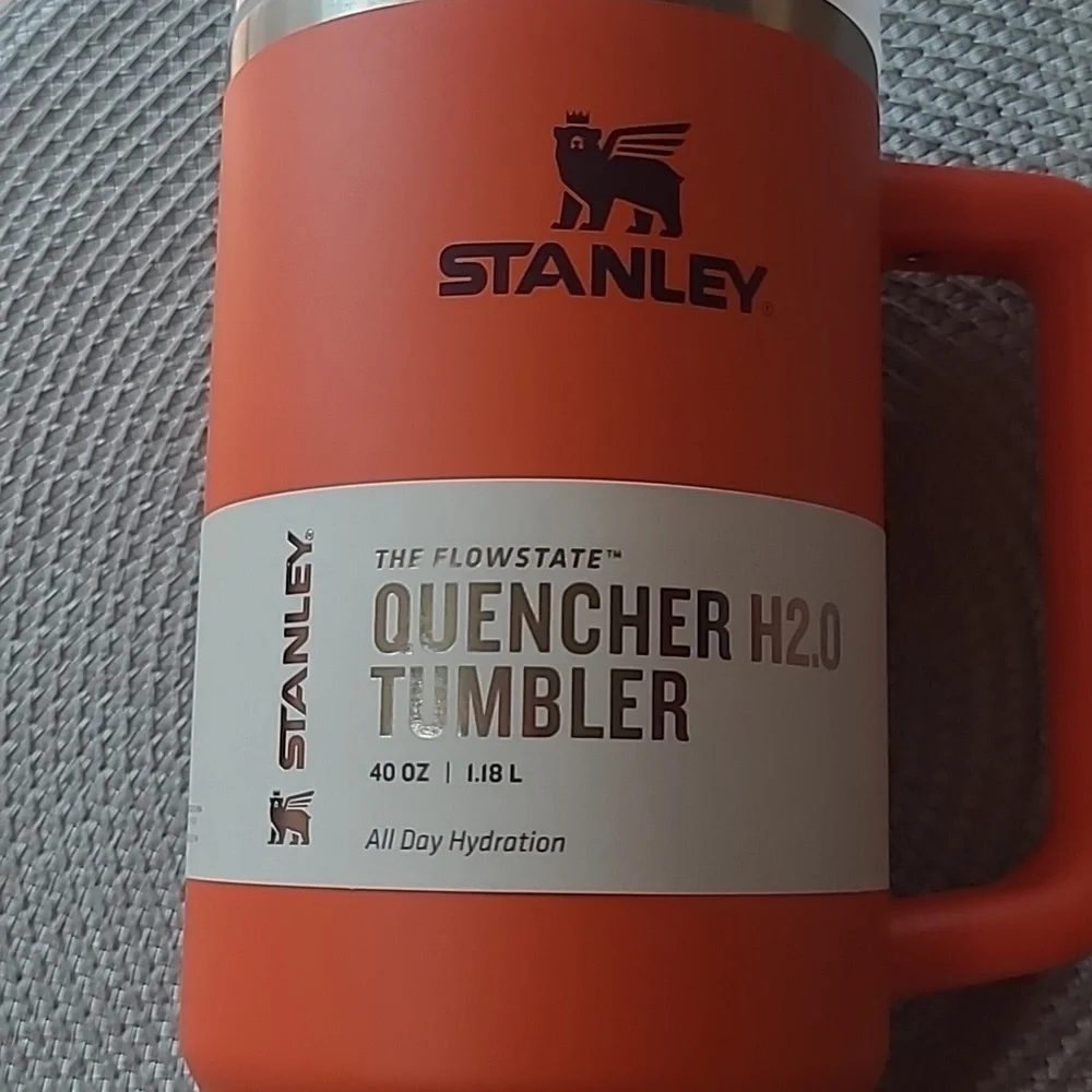 Stanley Quencher Tumbler - Picture 2 of 8